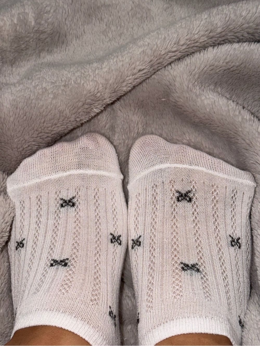 Women's White Ankle Socks with Subtle Black Bow Pattern
